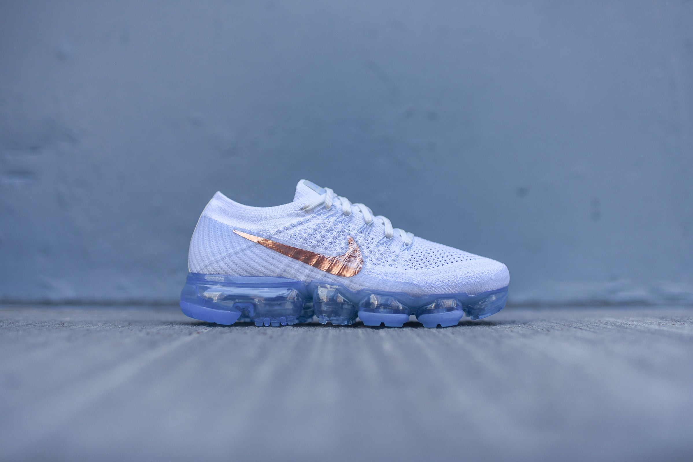 vapormax white blue