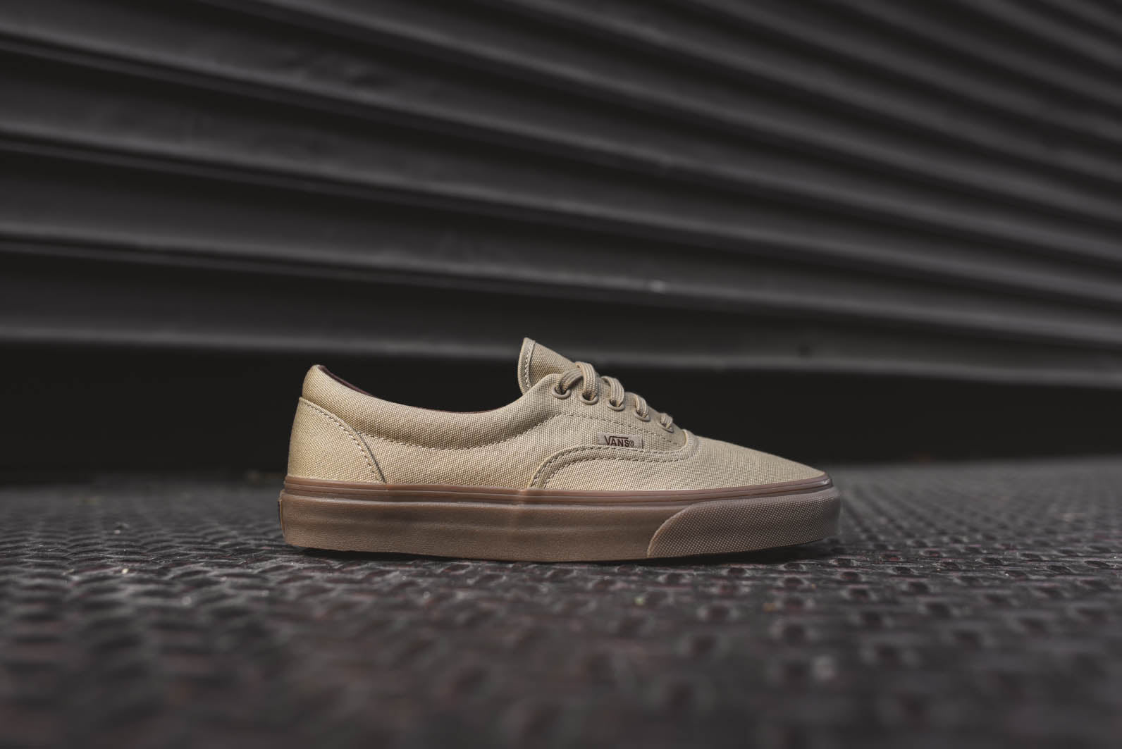 mens vans with gum sole