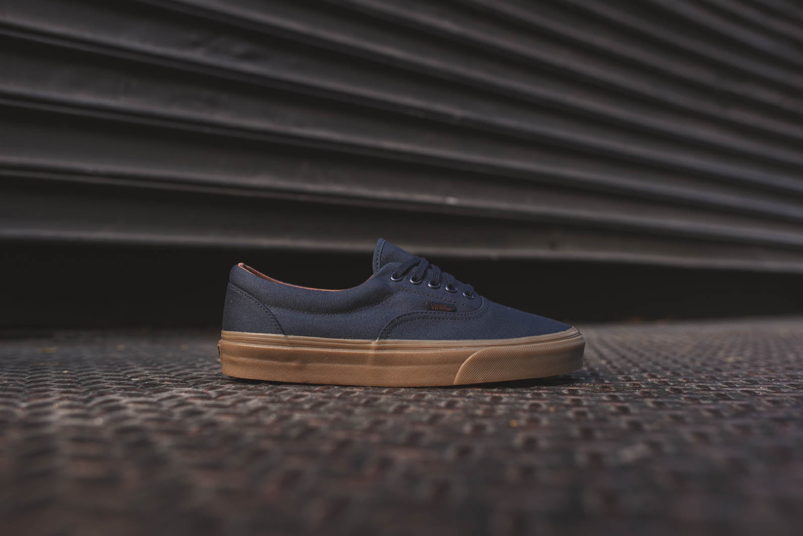 vans era gum sole