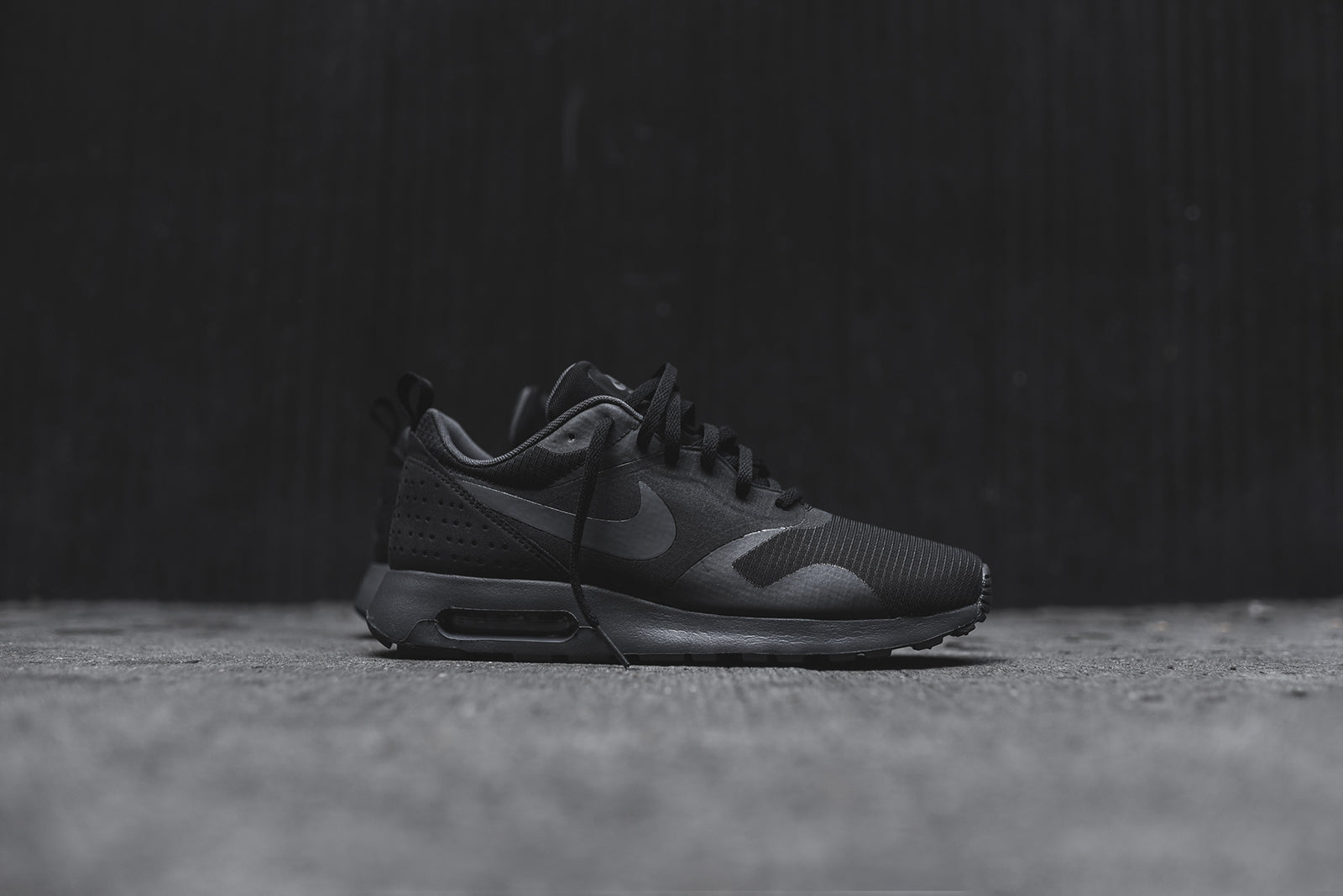 nike air max tavas triple black