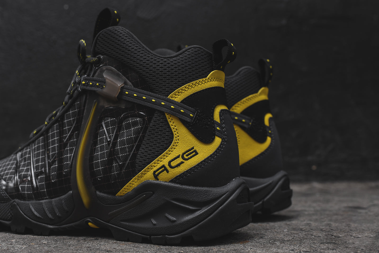 Nike ACG Air Zoom OG Boot Black / Yellow – Kith