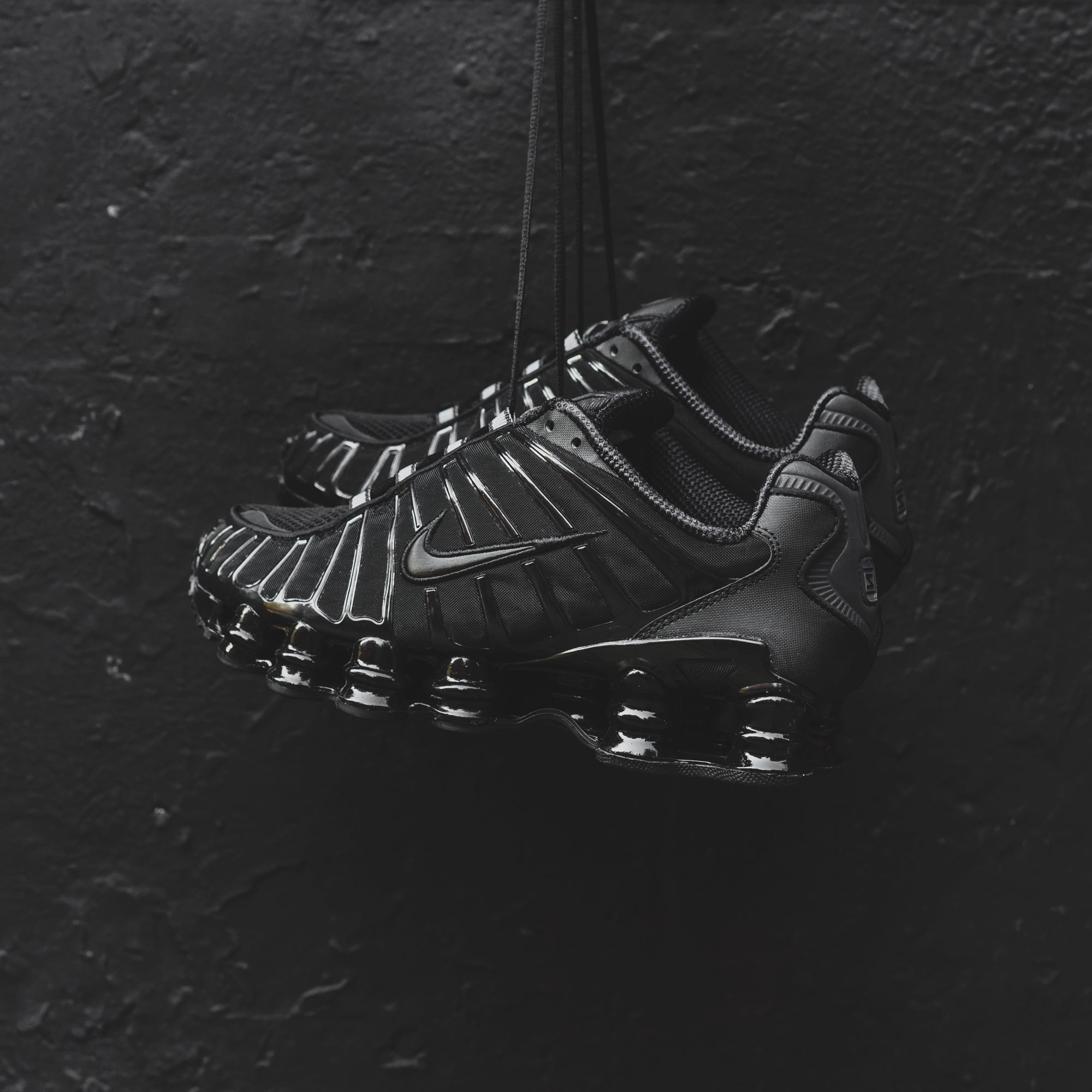 nike triple black shox