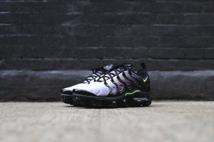 Nike Air VaporMax Plus - Black / Volt 3