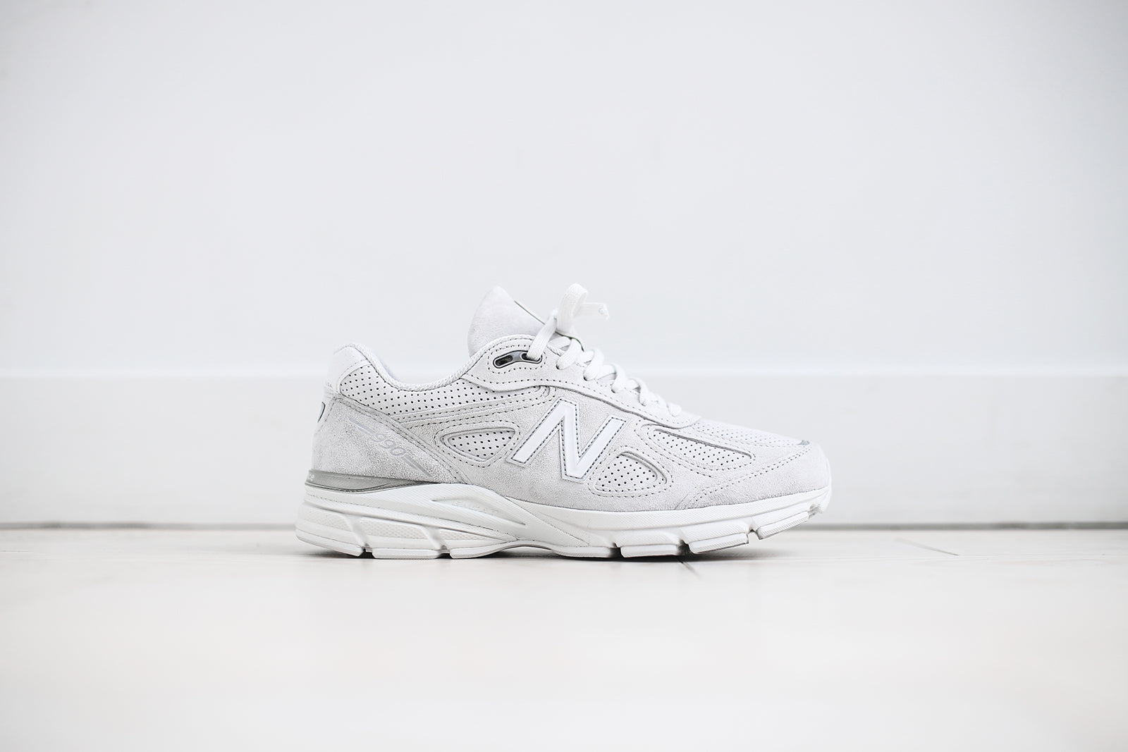 new balance 18 white