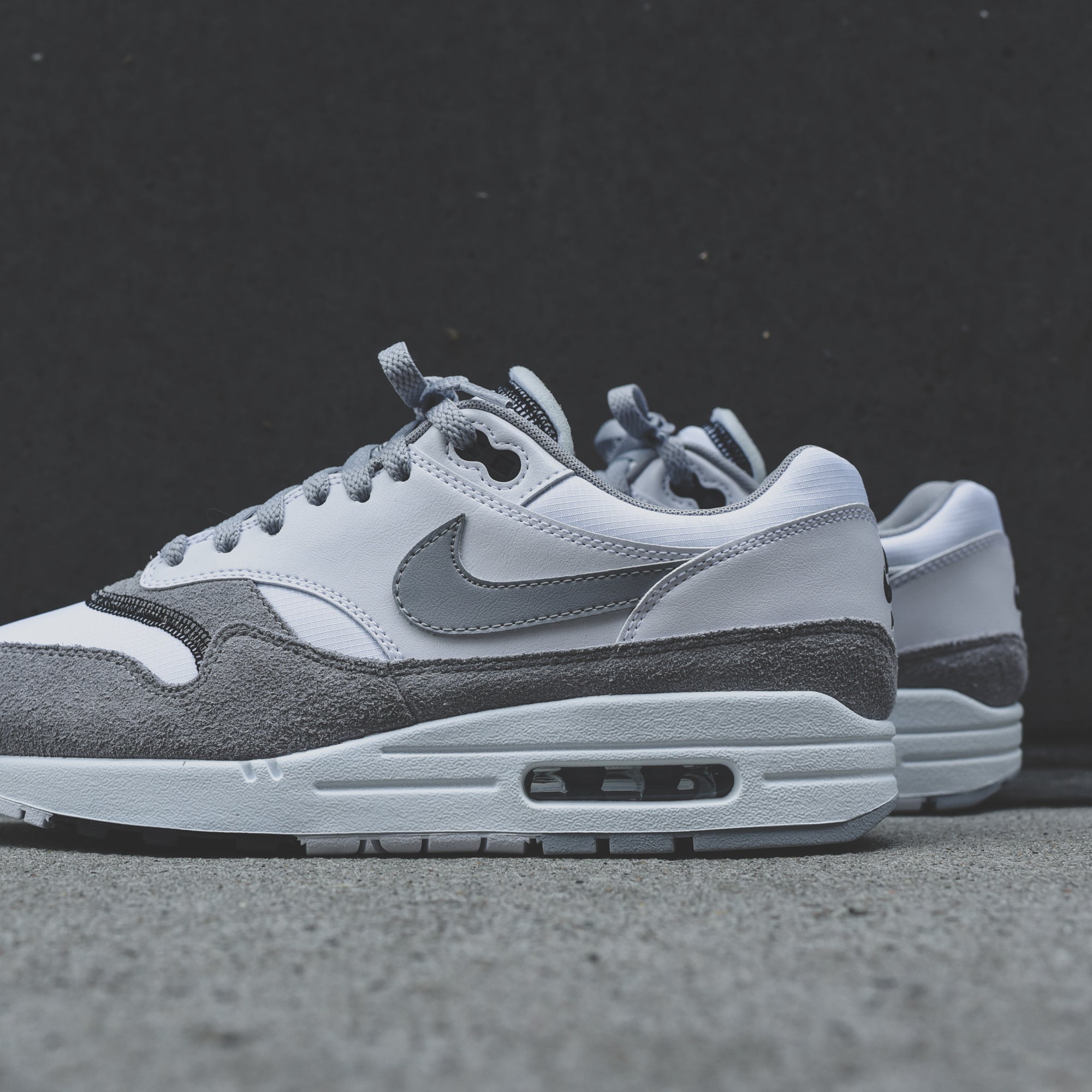 nike air gray and white