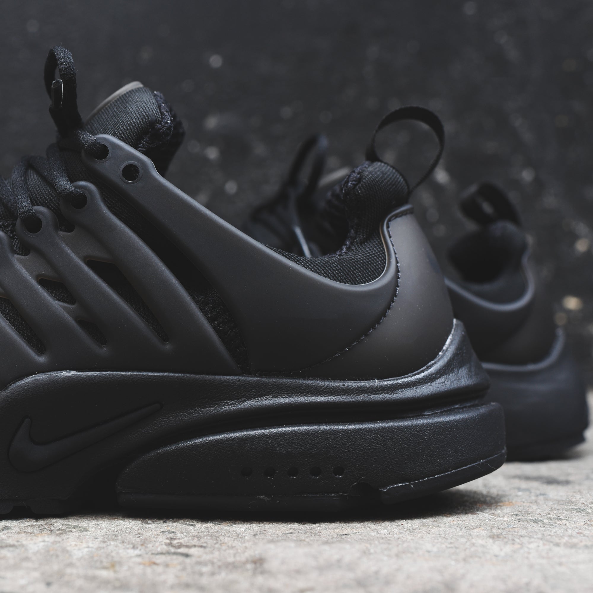 triple black nike air presto