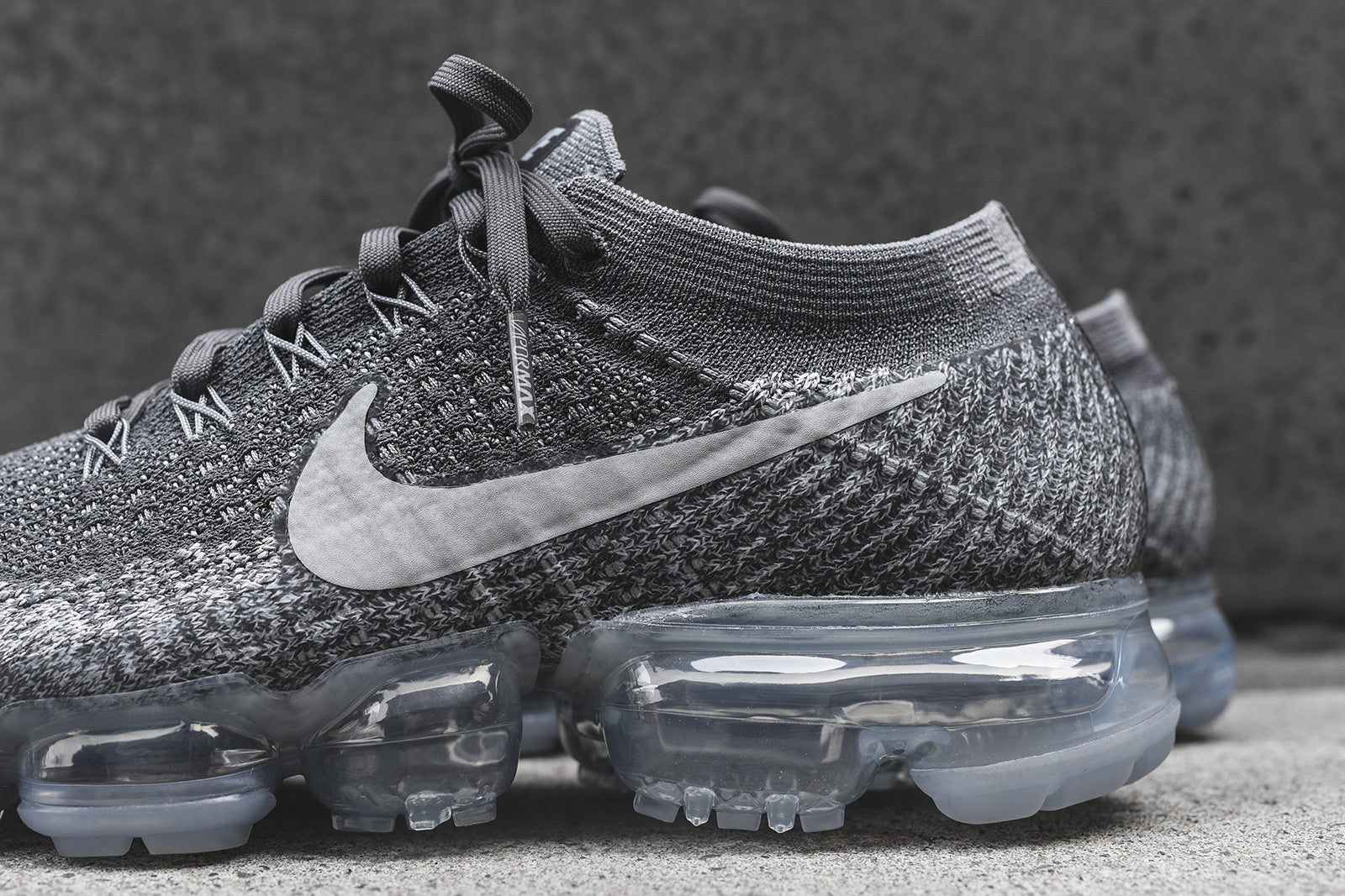 nike vapormax flyknit grey and black