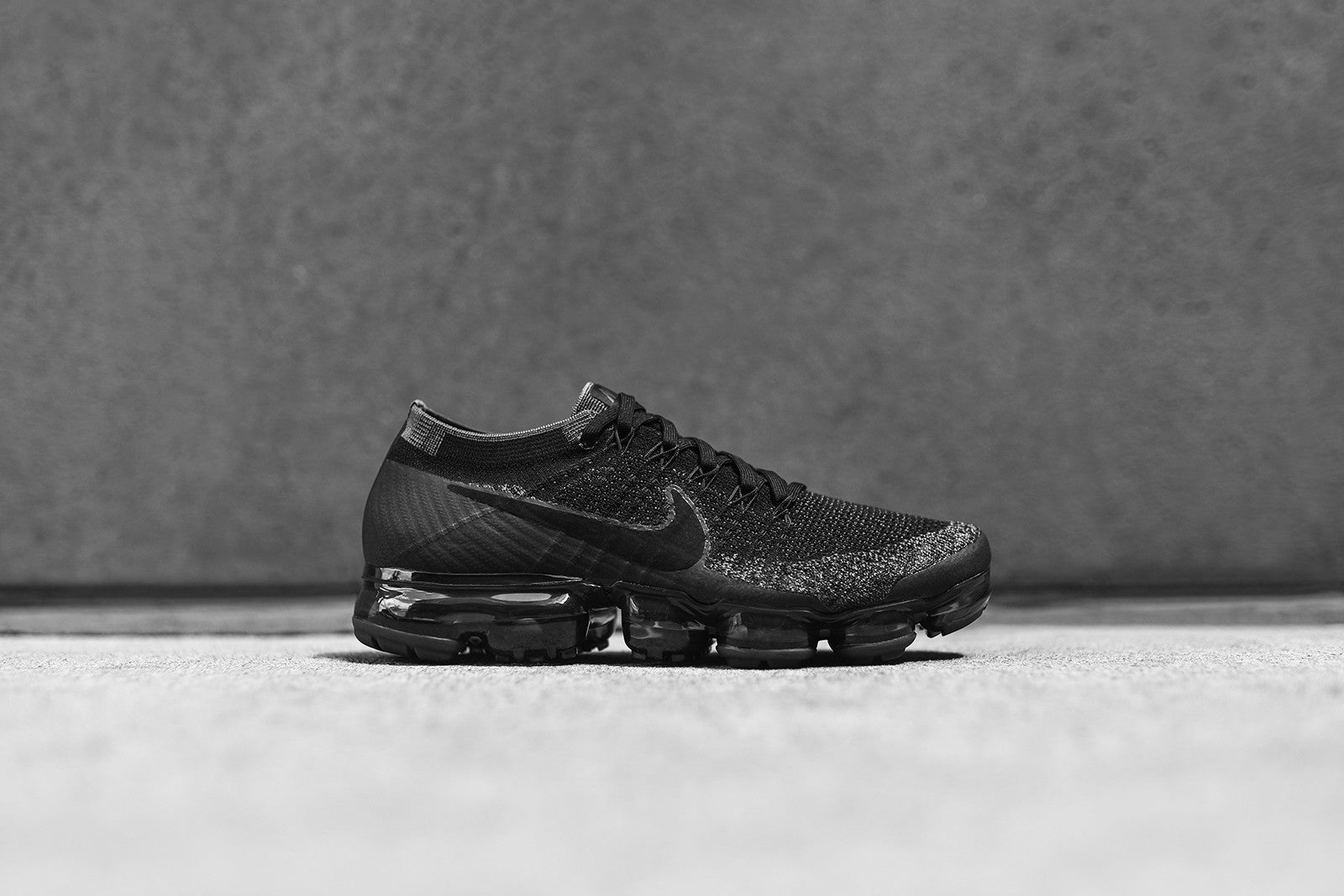 black vapormax 1