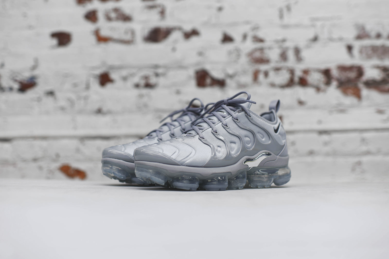 vapormax plus women's grey