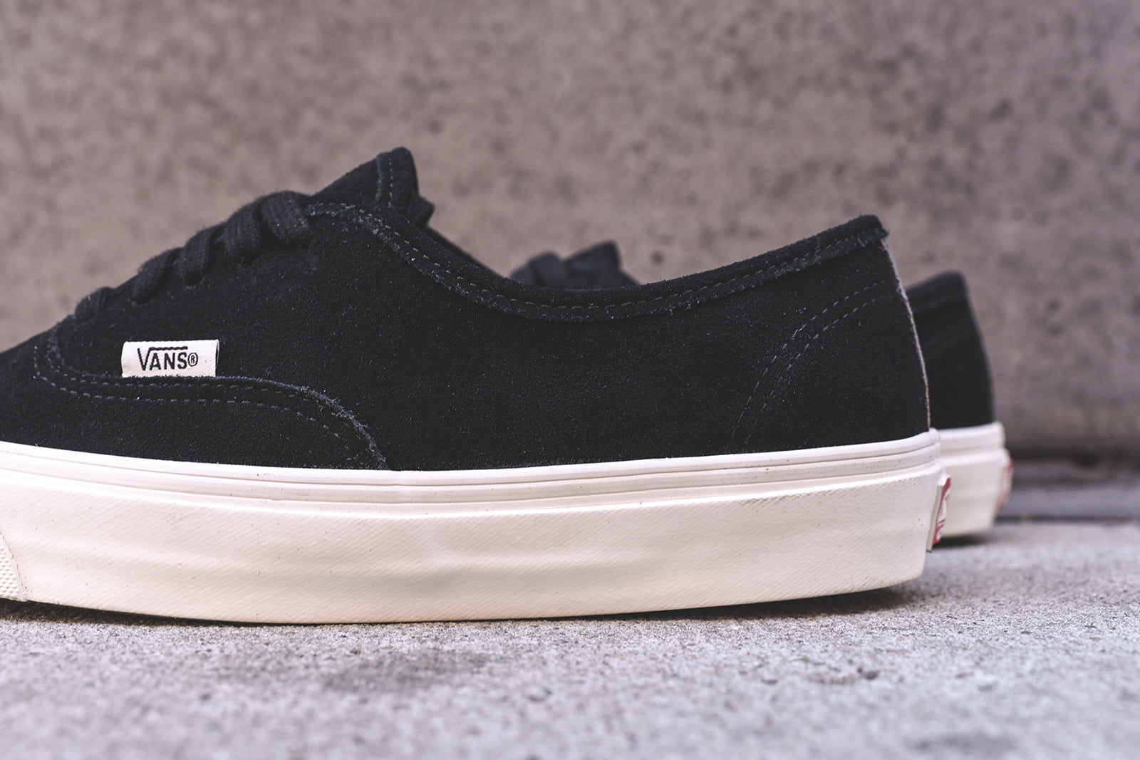 vans og authentic lx black suede