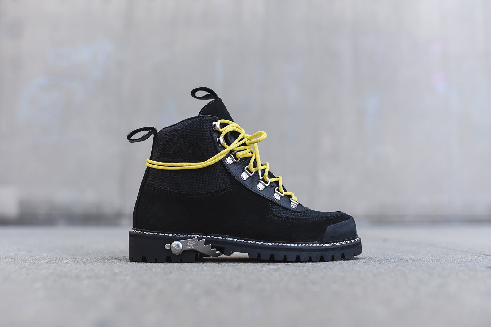 hiking boots off white