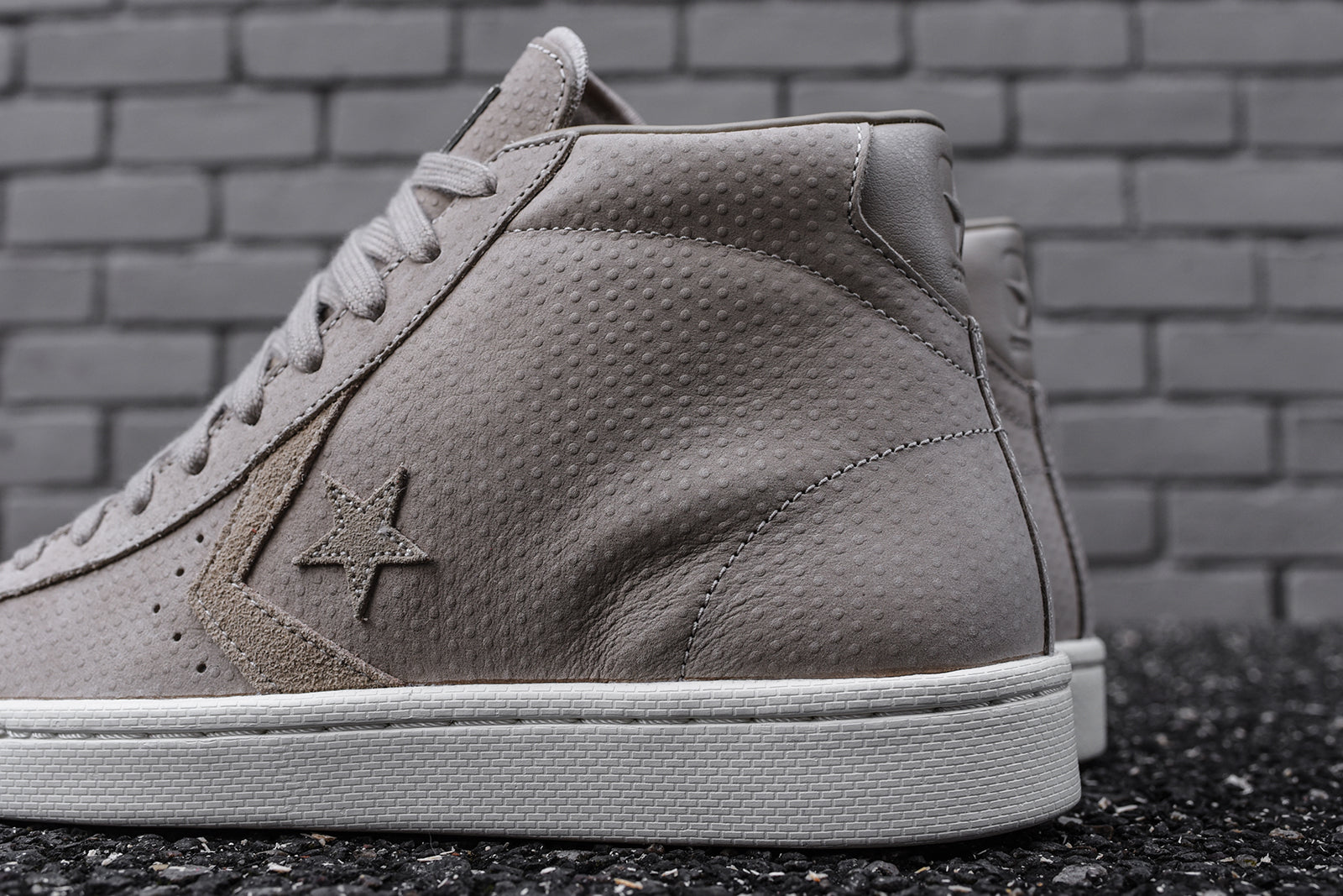 converse pro model mid