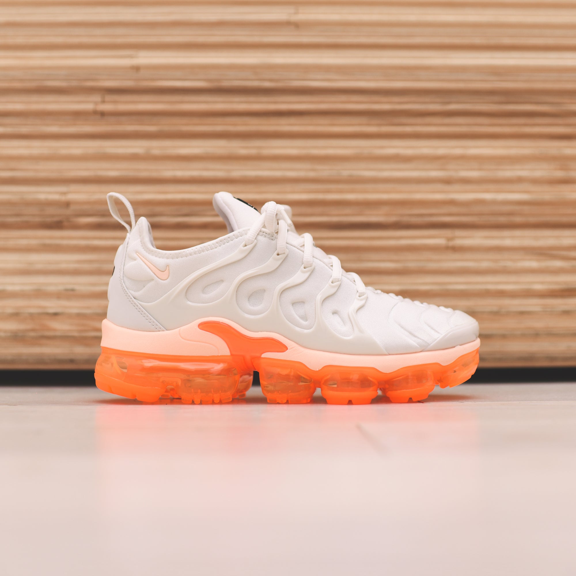 air vapormax plus white and orange 