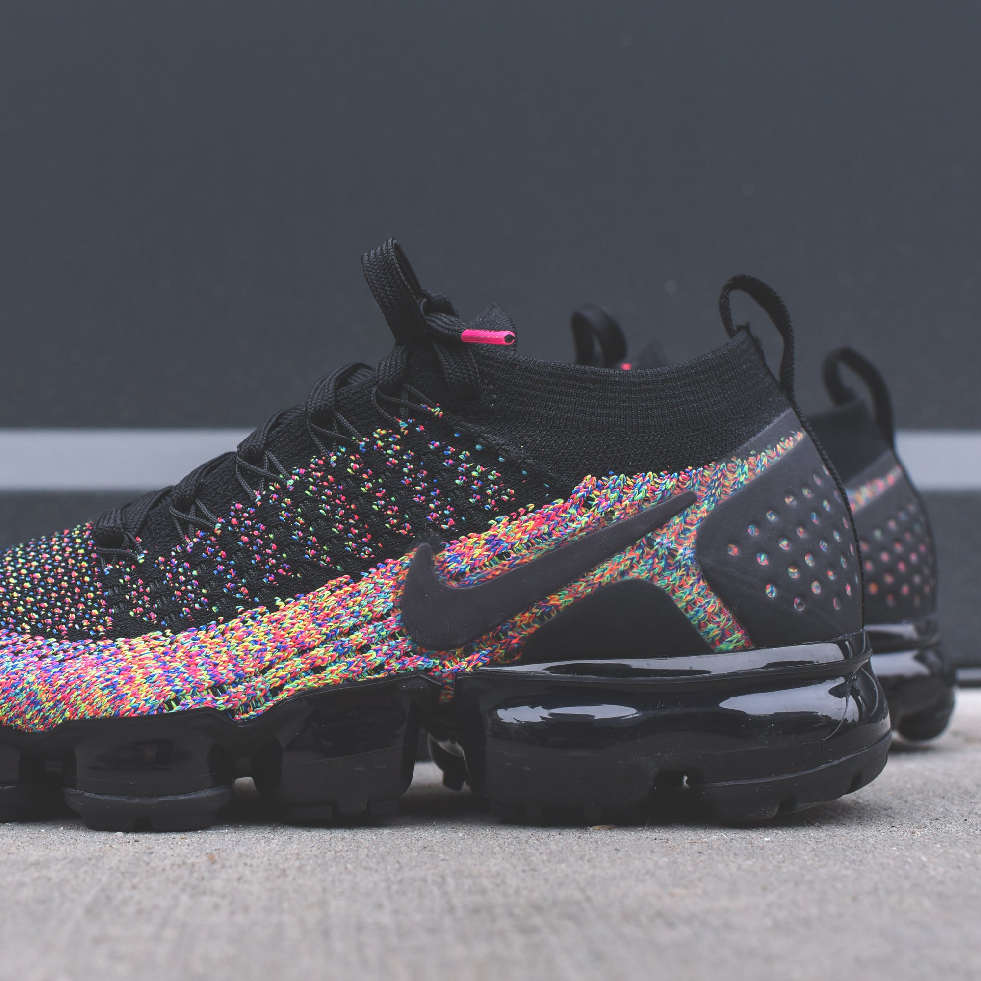 nike air vapormax flyknit 2 black racer pink