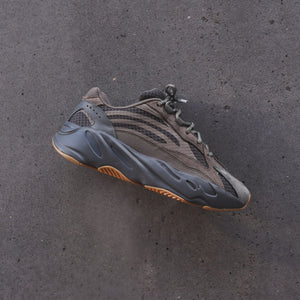 kith yeezy 700