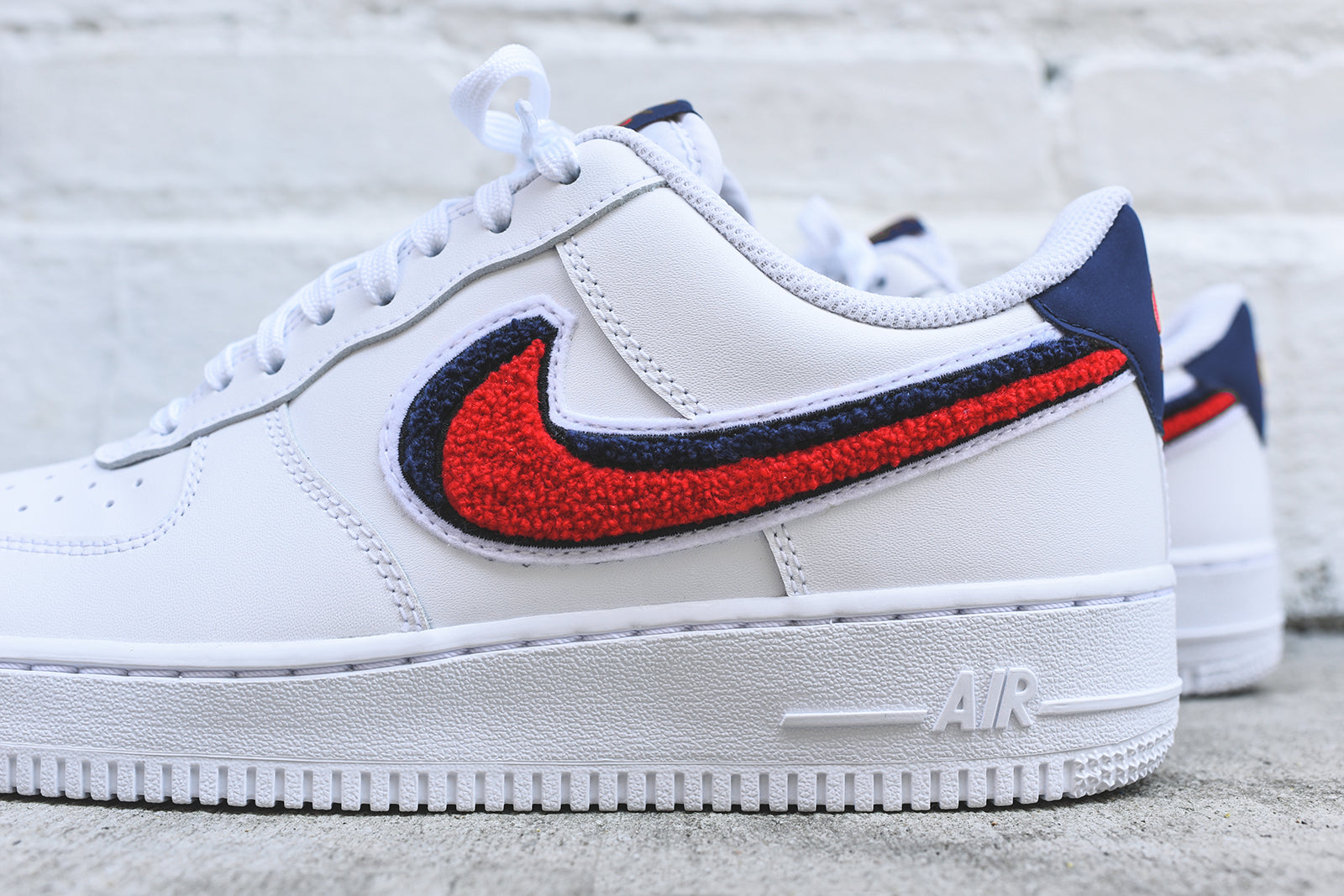 nike air force 1 lv8 white red blue