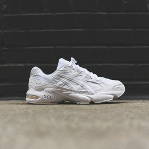 asics gel kayano triple white