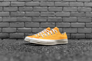 university gold converse