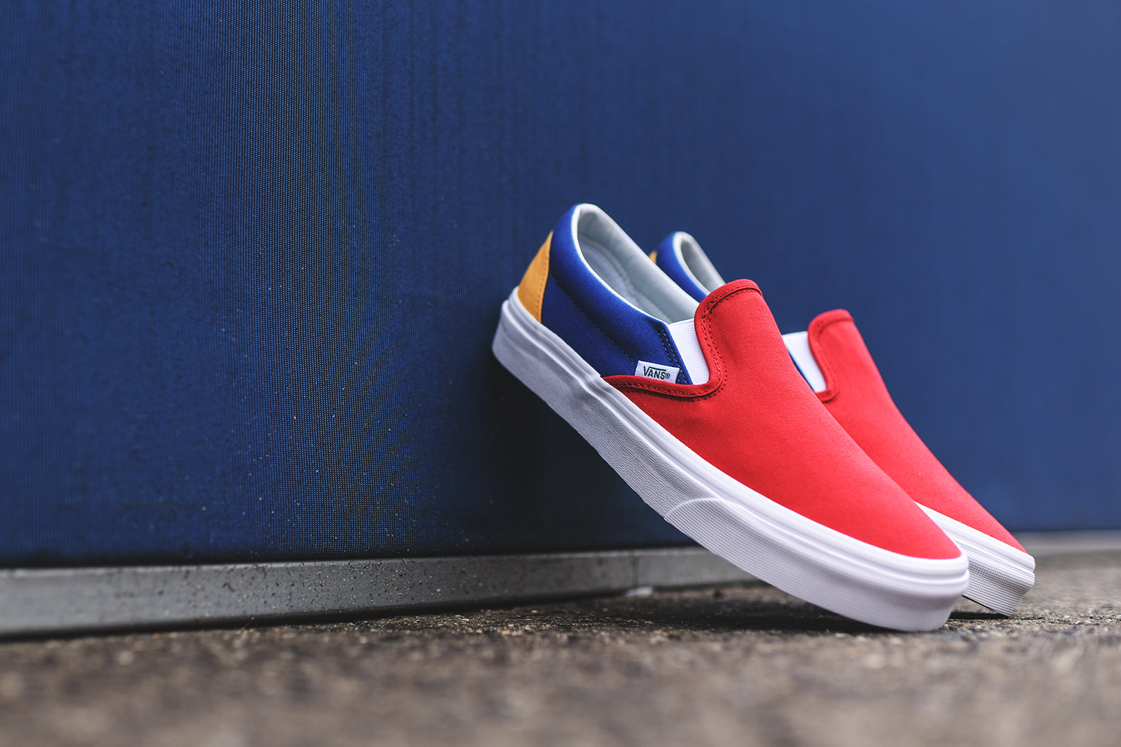 vans classic slip on yacht club