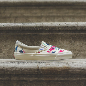 vans classic unisex slip on trainers with embroidery