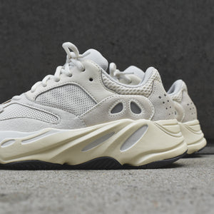 yeezy 700 full white