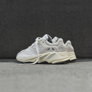 yeezy 700 analog womens