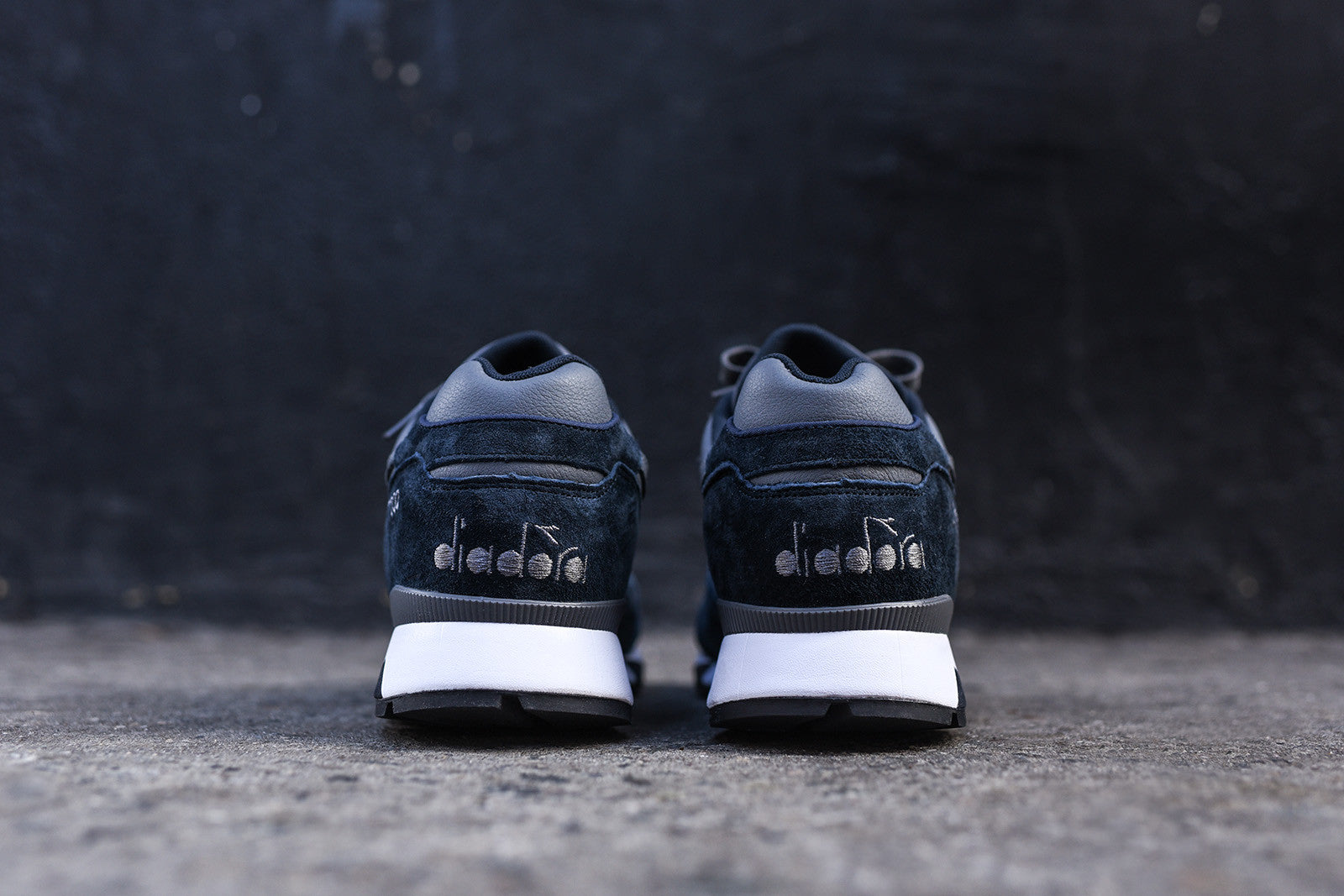 Diadora V7000 - Steel Gray / Total Eclipse