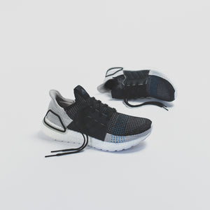 Core Black / Grey Six / Shock Cyan – Kith