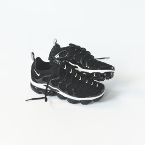 vapormax plus black and white junior