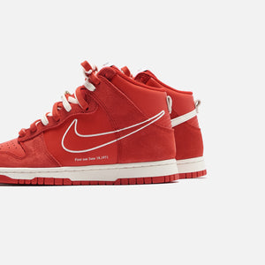 nike dunk high se university red/sail