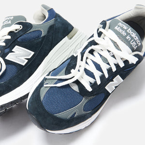 navy blue and white new balance