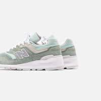 new balance mint