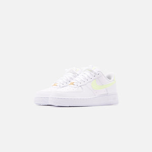 nike wmns air force 1 07 barely volt