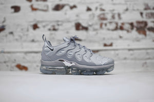 grey vapormax plus women's