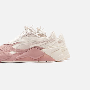 white and pink pumas