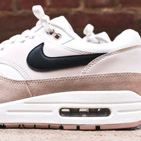 air max 1 desert sand black