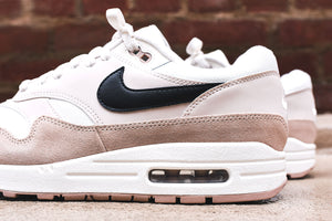 air max 1 desert sand black