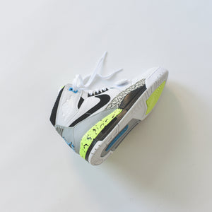 air jordan legacy 312 white black