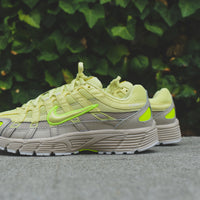 nike luminous green