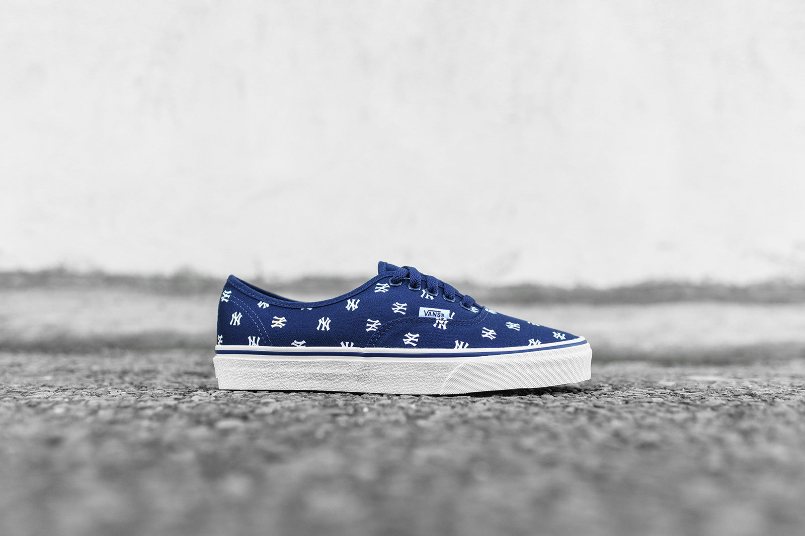 vans authentic navy