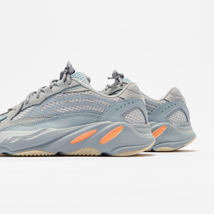 kith yeezy 700