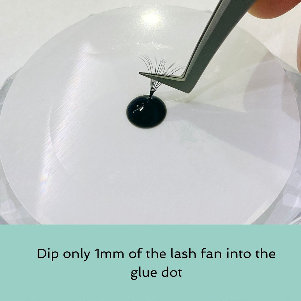 Step-by-step: How to make mega volume lash fan