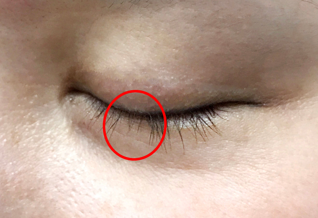 Lash extension must be placed 0.5 mm-0.1 mm away from the skin