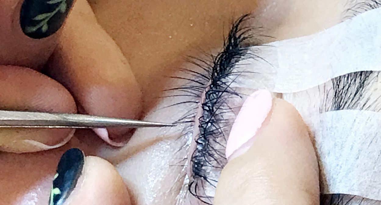 How to apply eyelash extensions to bottom lashes - Precaution