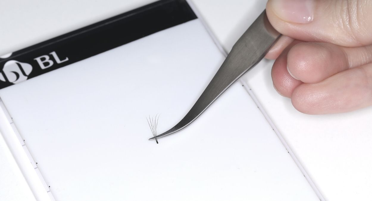 How To Calculate Volume Eyelash Extensions Size & Weight by Blink lashes