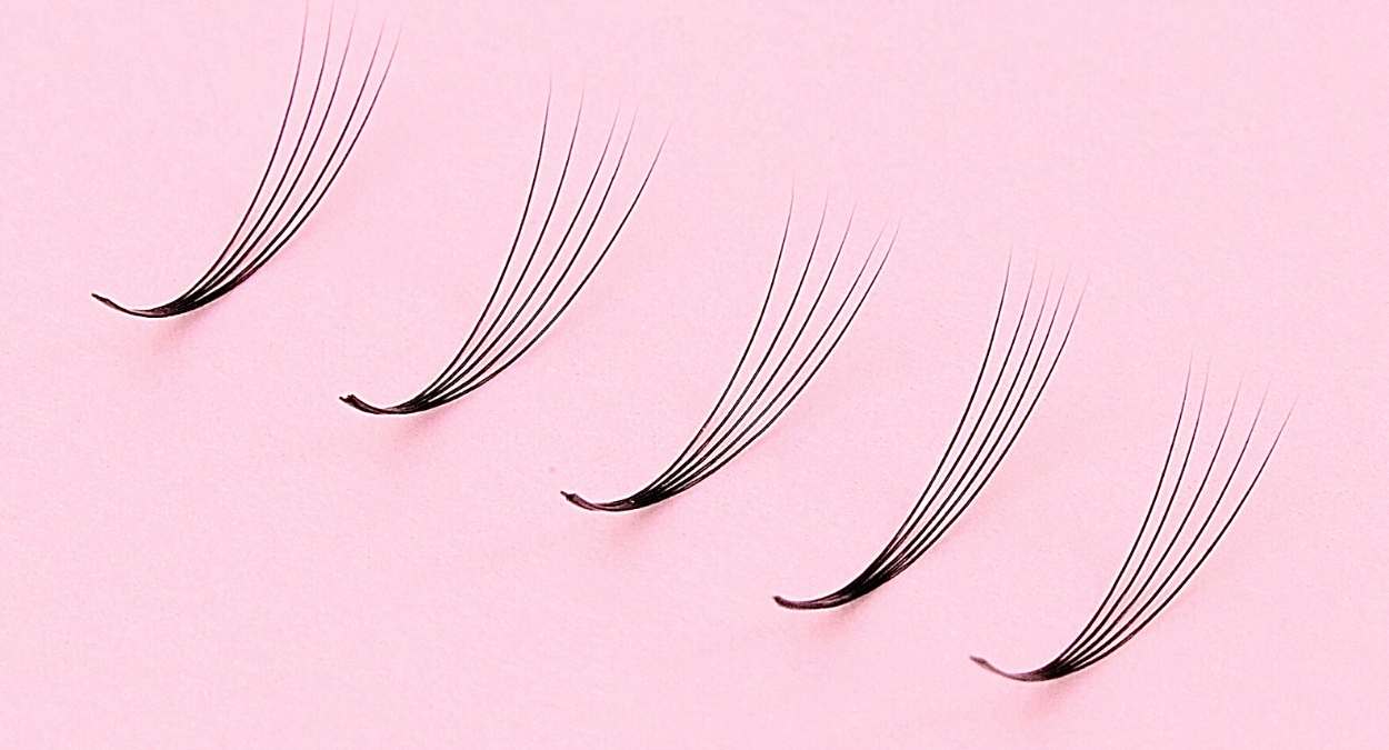 Premade lash fans by BL Blink Lashes - Eyelash extension supplies