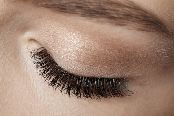 Eyelash extension primer for longer lasting lashes