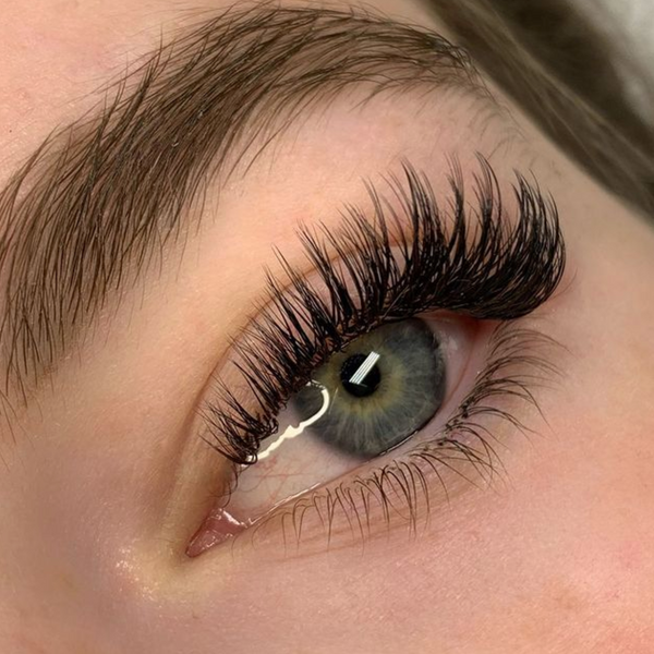 eyelash extension trend - wet look lash