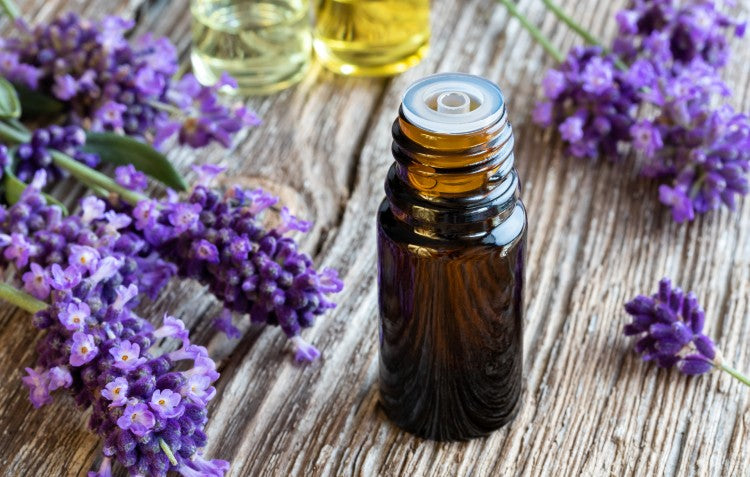 essential-oil-with-lavender