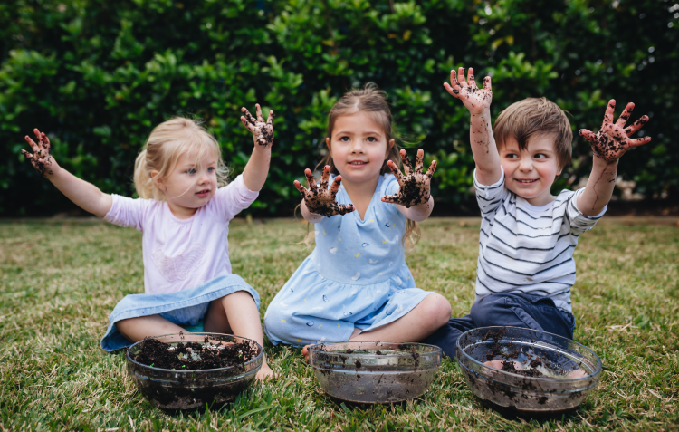 kids-playing-in-garden